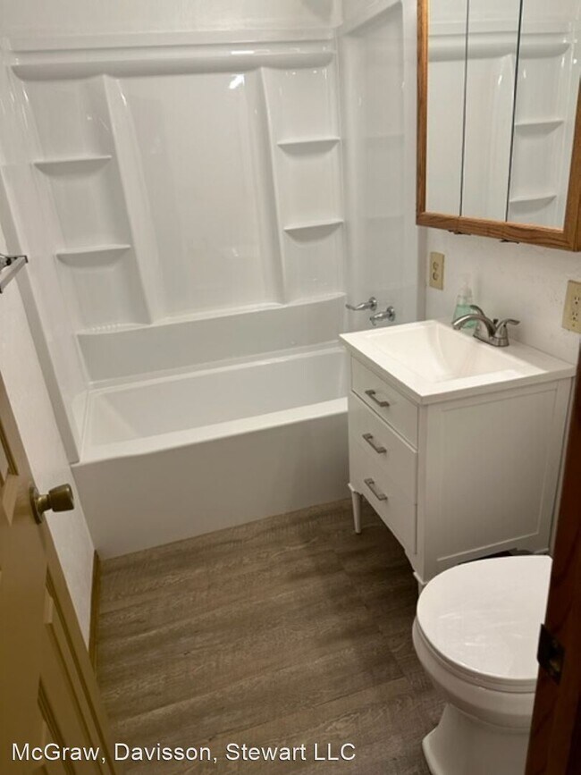 Building Photo - 2 br, 1 bath House - 102 S. O