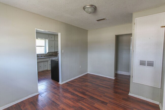 Foto del edificio - 701 E 14th St