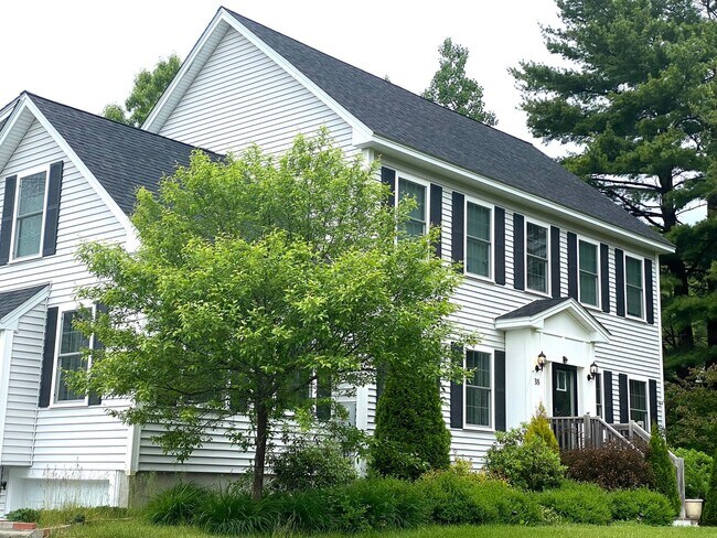 Foto del edificio - Spacious Four-Bedroom House in the Heart o...