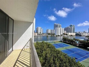 Building Photo - 1000 Parkview Dr