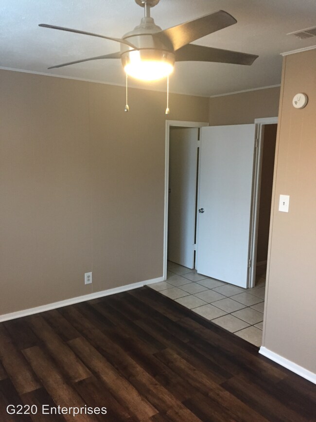 Building Photo - 1 br, 1 bath Apartment - 224 Ave F
