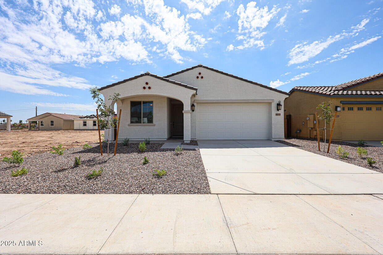 Foto principal - 8733 W Windsor Blvd
