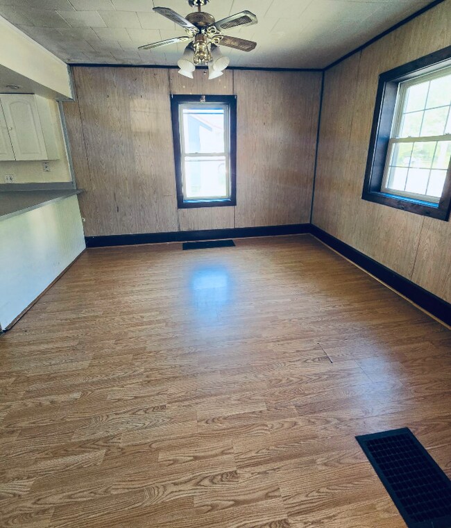 Building Photo - 306 E Plank Rd