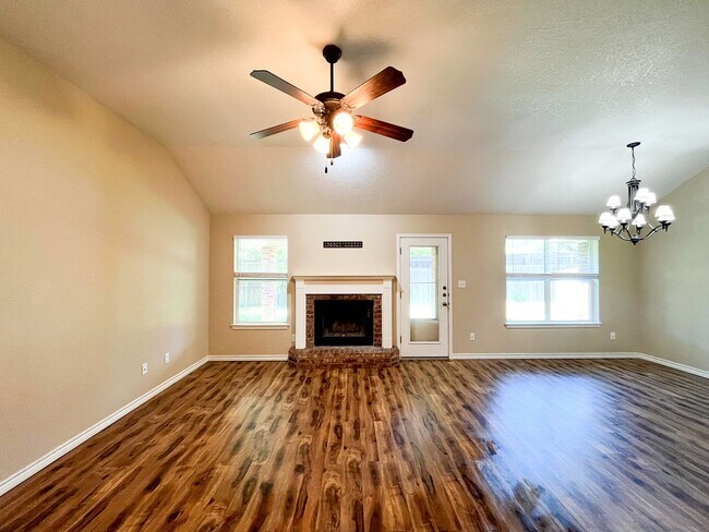 Foto del edificio - Available NOW! Located at Morgans Point Re...