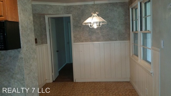 Building Photo - 3 br, 1 bath House - 4166 WEST 220TH ST