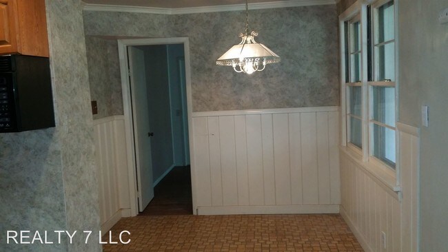 Foto del edificio - 3 br, 1 bath House - 4166 WEST 220TH ST
