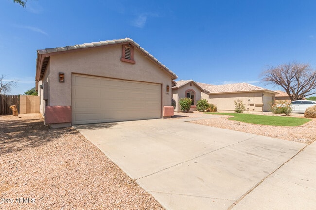 Building Photo - 1642 E Desert Ln