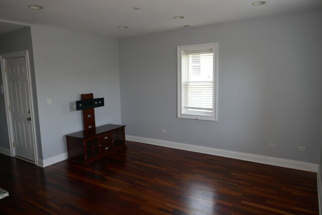 Foto del edificio - 1832 Dodge Ave