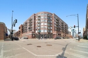 Building Photo - 1000 W Adams St
