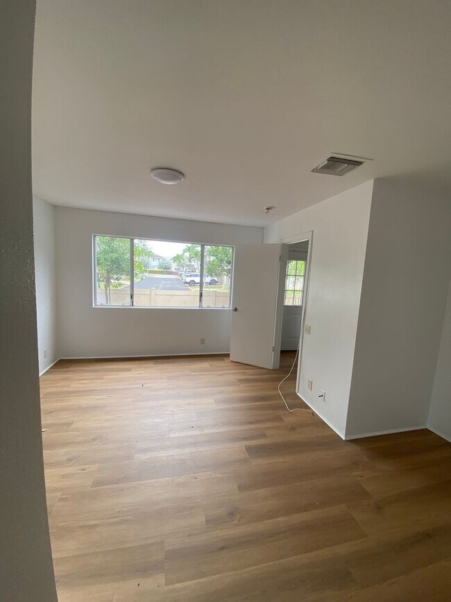 Foto del edificio - Updated 3 Bedroom, 2 Bath Pet Friendly Home with a Garage, Yard, and Central AC