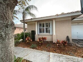 Building Photo - 328 W Coral Trace Cir