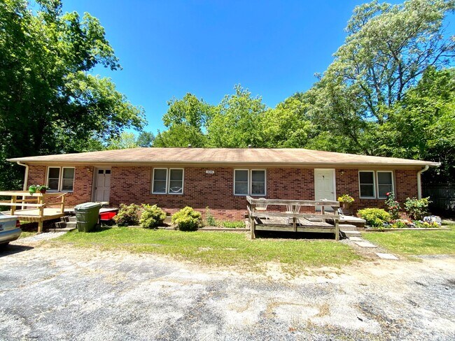 Foto del edificio - 106 Cantrell Dr