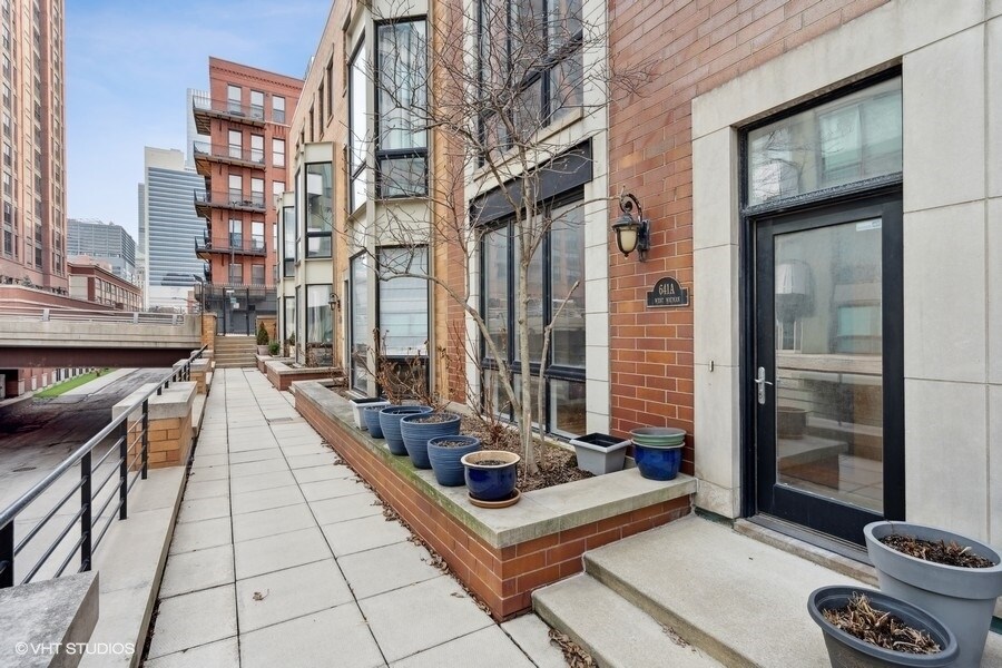 Primary Photo - 641 W Wayman St