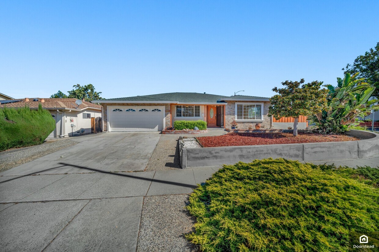 Foto principal - 2923 Helmsley Dr