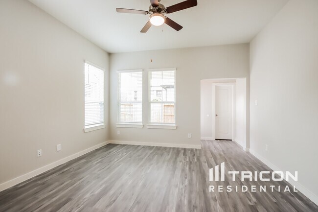 Building Photo - 9835 Willow Creek Commerce Dr 223 Tomball TX