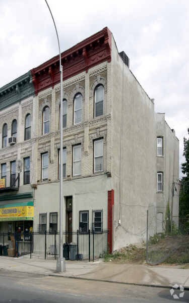 Primary Photo - 423 Throop Ave