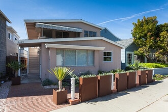 Building Photo - 1621 E Balboa Blvd