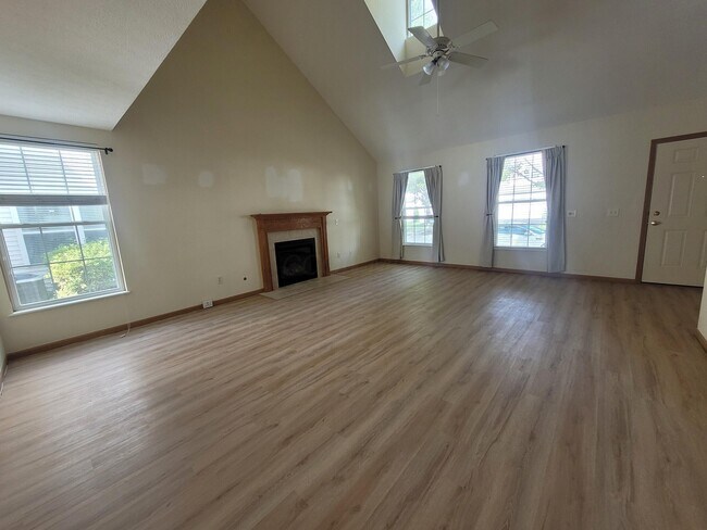 Foto del edificio - 6015 Myrick Rd