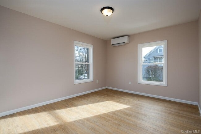 Building Photo - 72 S Main St