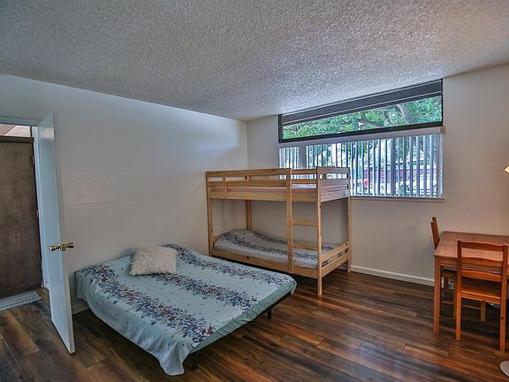 Foto del edificio - "Charming 3-Bedroom Home with Granite Touc...