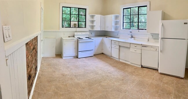 Building Photo - 179 Park Ave