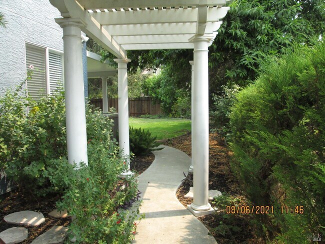 Building Photo - 1520 Roseberry Ct
