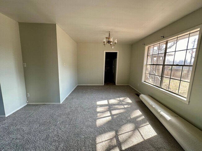 Building Photo - Come take a look at this house on the West side of Russellville.