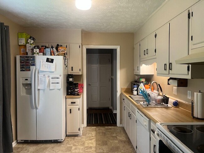 Foto del edificio - 207 Tiverton St