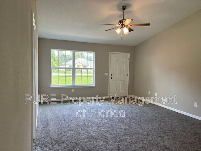 Building Photo - 36 Elm Rd