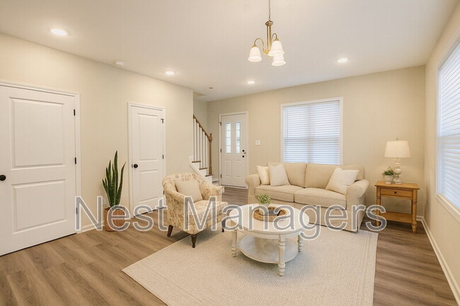 Building Photo - 1511 Fort Bragg Rd