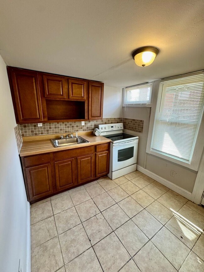 Foto del edificio - Charming 3-Bedroom Rental in Ogontz