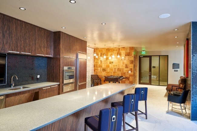 Building Photo - Downtown H-Town: One Bedroom