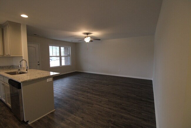 Foto del edificio - 578 Brushwood Dr