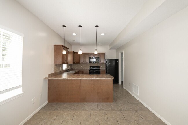 Foto del edificio - 1339 W Broadway