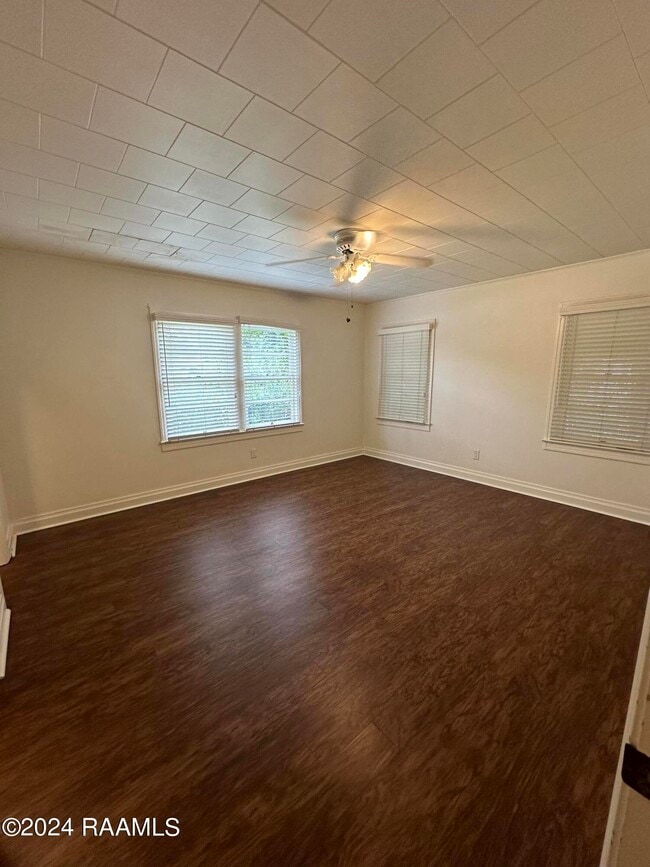 Building Photo - 129 S Southlawn Dr