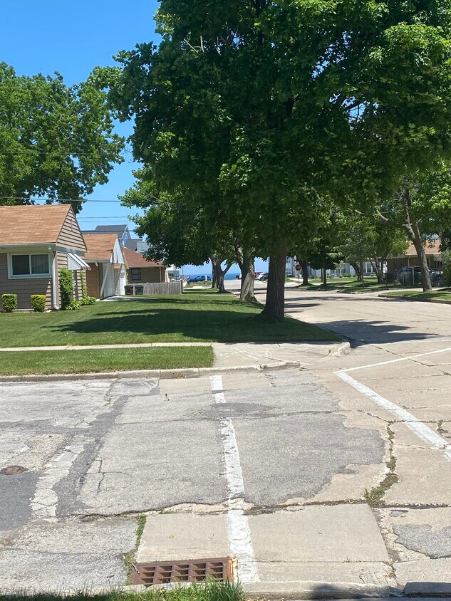 4023 S Hately Ave, Saint Francis, WI 53235 House Rental in Saint