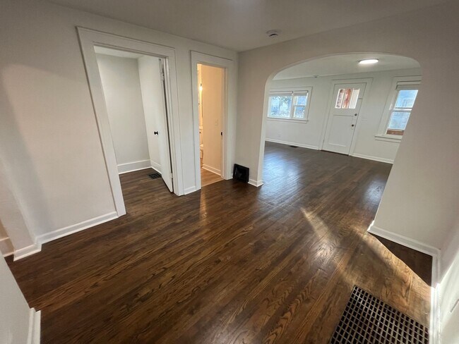 Building Photo - Fully Remodeled House!