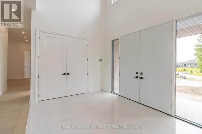 Building Photo - 511 Shoreway Dr
