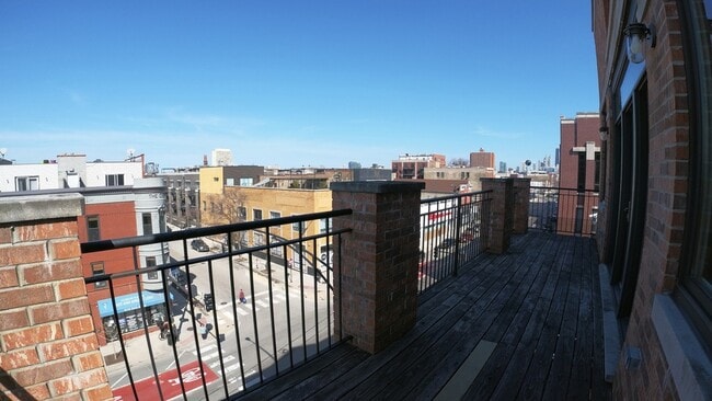 Foto del edificio - 1701 W Chicago Ave