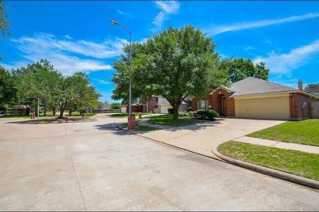 Building Photo - 19911 Upland Creek Dr
