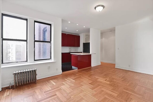 Building Photo - 825 Walton Ave