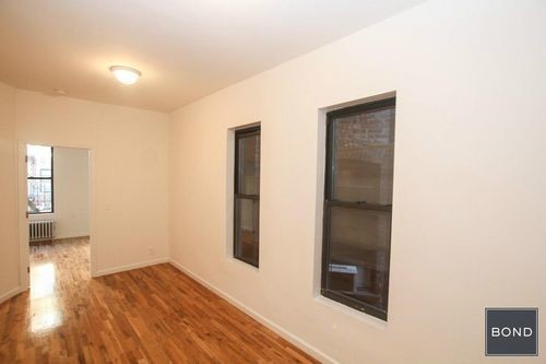 Building Photo - 22 E 85th St