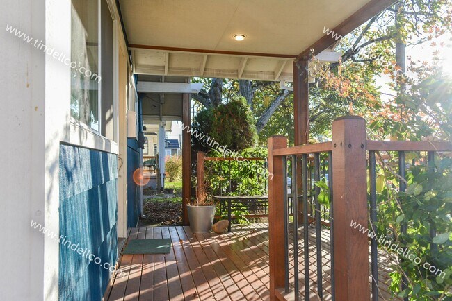 Foto del edificio - Updated Home One Block from Alberta. Lots ...