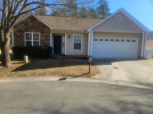 Building Photo - 5845 Regent Village Dr