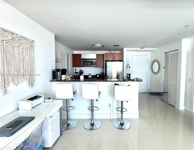 Foto del edificio - 300 S Biscayne Blvd