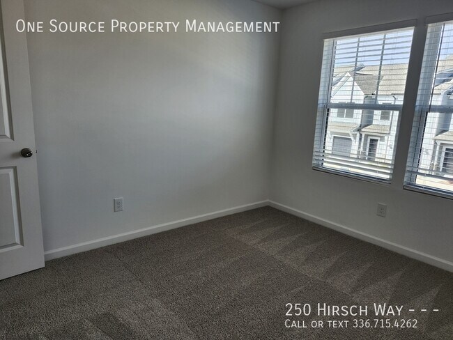 Building Photo - 250 Hirsch Wy