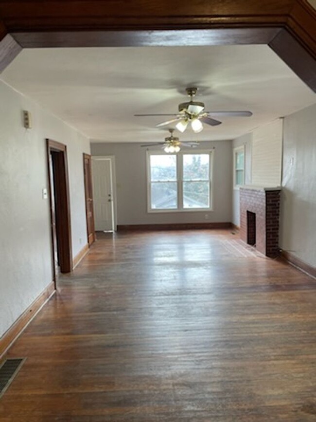 Foto del edificio - Three Bedroom Home in Charleston