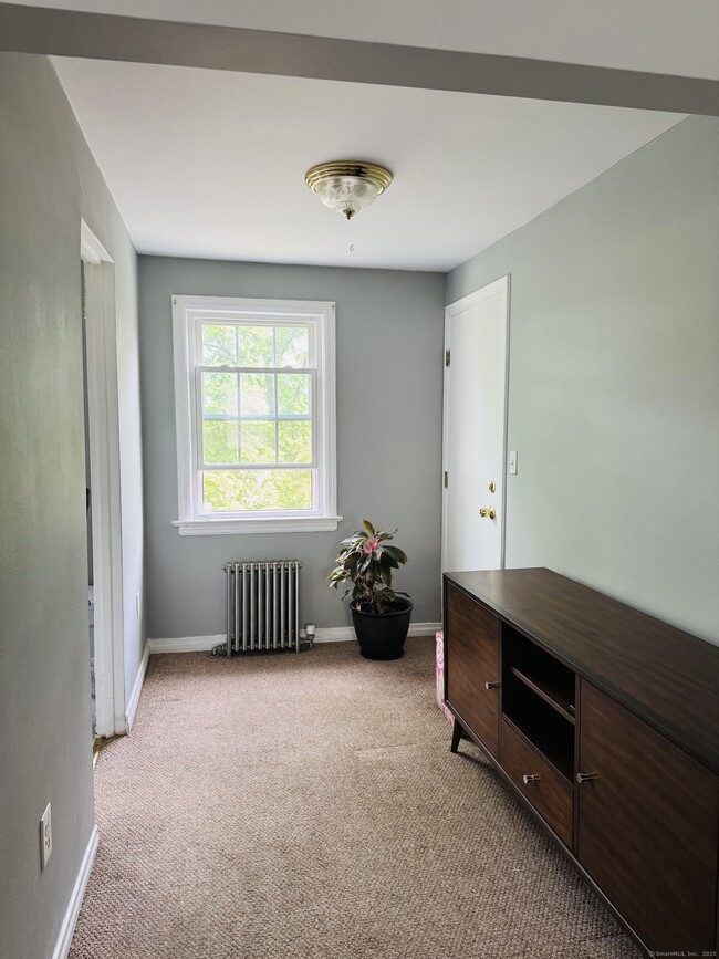 Building Photo - 9 Clarmore Dr