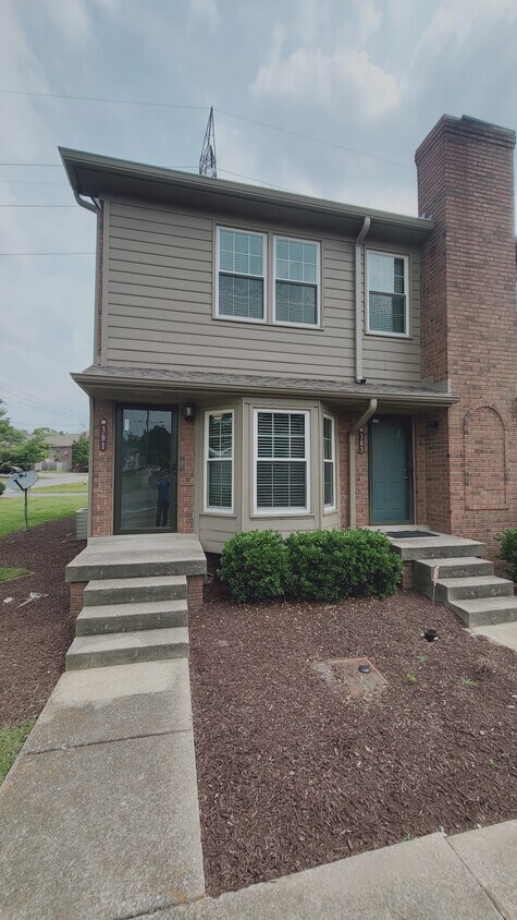 Primary Photo - 301 Hickory Pl