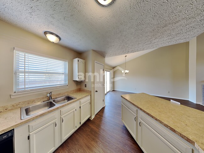 Building Photo - 6429 Ewen Cir